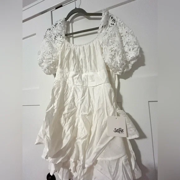 NEW Selfie Leslie: Abby Lace Puff Sleeve Tie-Up Back Dress - Picture 4 of 8